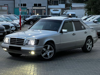 Mercedes E-Class foto 1