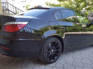 BMW 5 Series foto 2