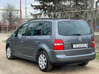 Volkswagen Touran foto 8