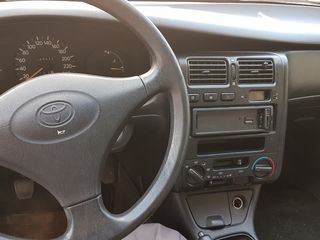 Toyota Carina foto 1