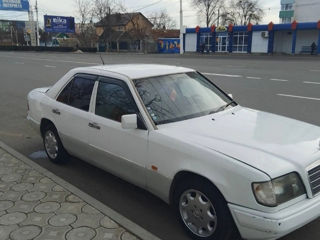 Mercedes E-Class foto 2