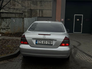 Mercedes E-Class foto 2