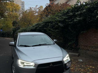 Mitsubishi Lancer foto 2