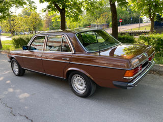 Mercedes Series (W123) foto 4