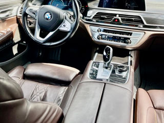 BMW 7 Series foto 10