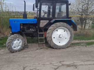 Vind tractor cu tot cu plug. foto 3