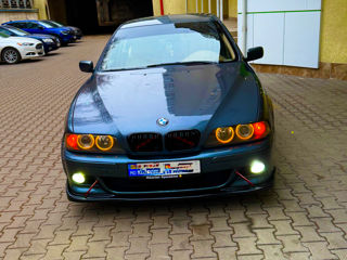 BMW 5 Series foto 2