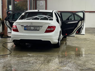 Mercedes C-Class foto 2