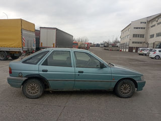 Ford Escort фото 0