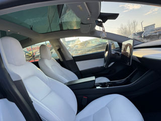 Tesla Model 3 foto 12