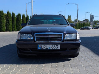 Mercedes C-Class foto 1