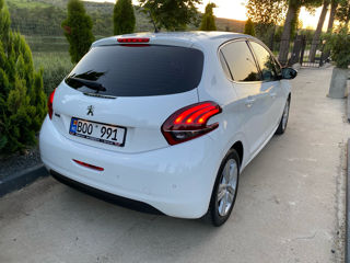 Peugeot 208 foto 5