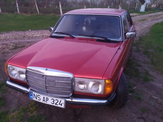 Mercedes Series (W123) foto 2