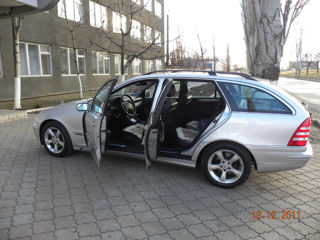 Mercedes C-Class foto 2