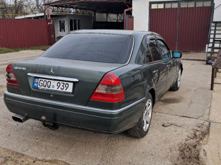 Mercedes C-Class foto 7