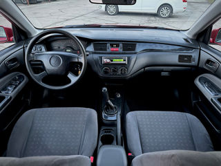 Mitsubishi Lancer foto 9