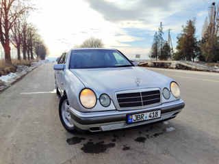 Mercedes E-Class foto 2