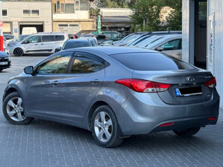 Hyundai Elantra foto 4