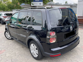 Volkswagen Touran foto 3