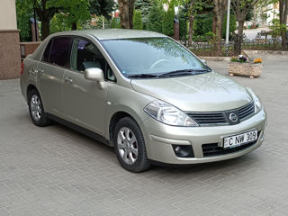 Nissan Tiida foto 1