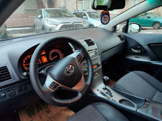 Toyota Avensis фото 9