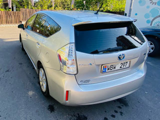 Toyota Prius v foto 3