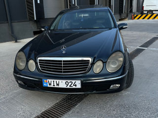 Mercedes E-Class foto 1