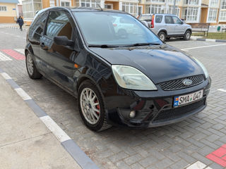 Ford Fiesta foto 4