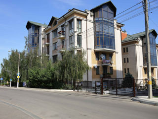 Apartament cu 3 camere, 140 m², Telecentru, Chișinău foto 1