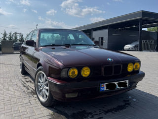 BMW 5 Series foto 1
