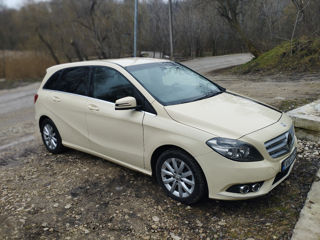 Mercedes B-Class foto 2