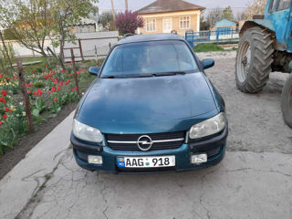 Opel Omega foto 1