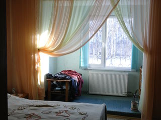 Apartament cu trei camere, mobilat, utilat foto 3