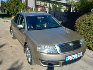 Skoda Superb foto 2