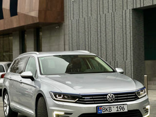 Volkswagen Passat foto 2