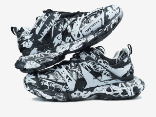 Balenciaga Track Graffiti Black/White Unisex foto 2