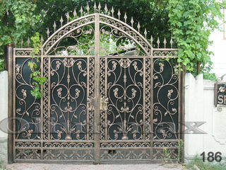 Перила, ворота, заборы, решётки, козырьки, металлические  двери  и другие изделия из металла. foto 9