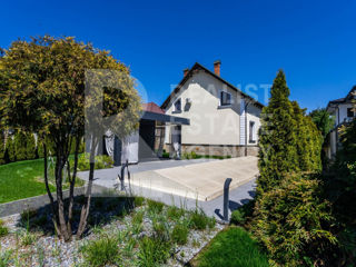 Chirie - casă, 270 mp + 7 ari, str. Grenoble, Botanica