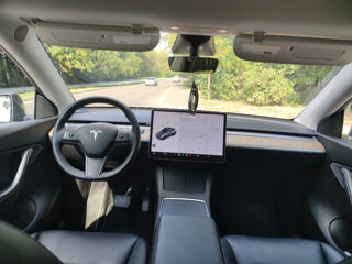 Tesla Model Y foto 5