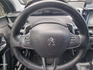 Peugeot 208 foto 9