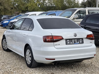 Volkswagen Jetta foto 4