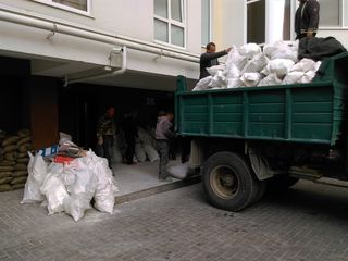 Serviciu hamali si transport. Ridicarea materialelor la etaj. Evacuarea gunoiului. Gruzciki foto 7