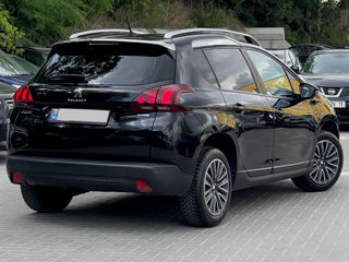 Peugeot 2008 foto 3