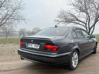 BMW 5 Series foto 4