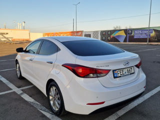 Hyundai Elantra foto 5