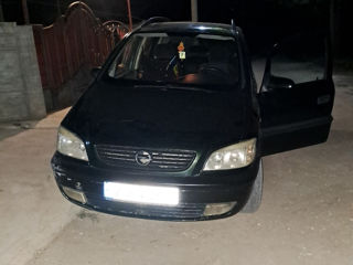 Opel Zafira foto 1