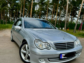 Mercedes C-Class foto 1