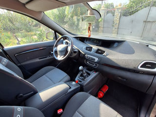 Renault Grand Scenic foto 2