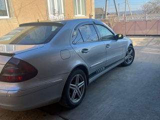 Mercedes E-Class foto 3