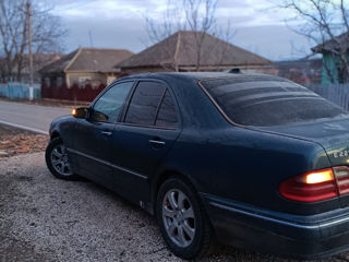 Mercedes E-Class foto 5